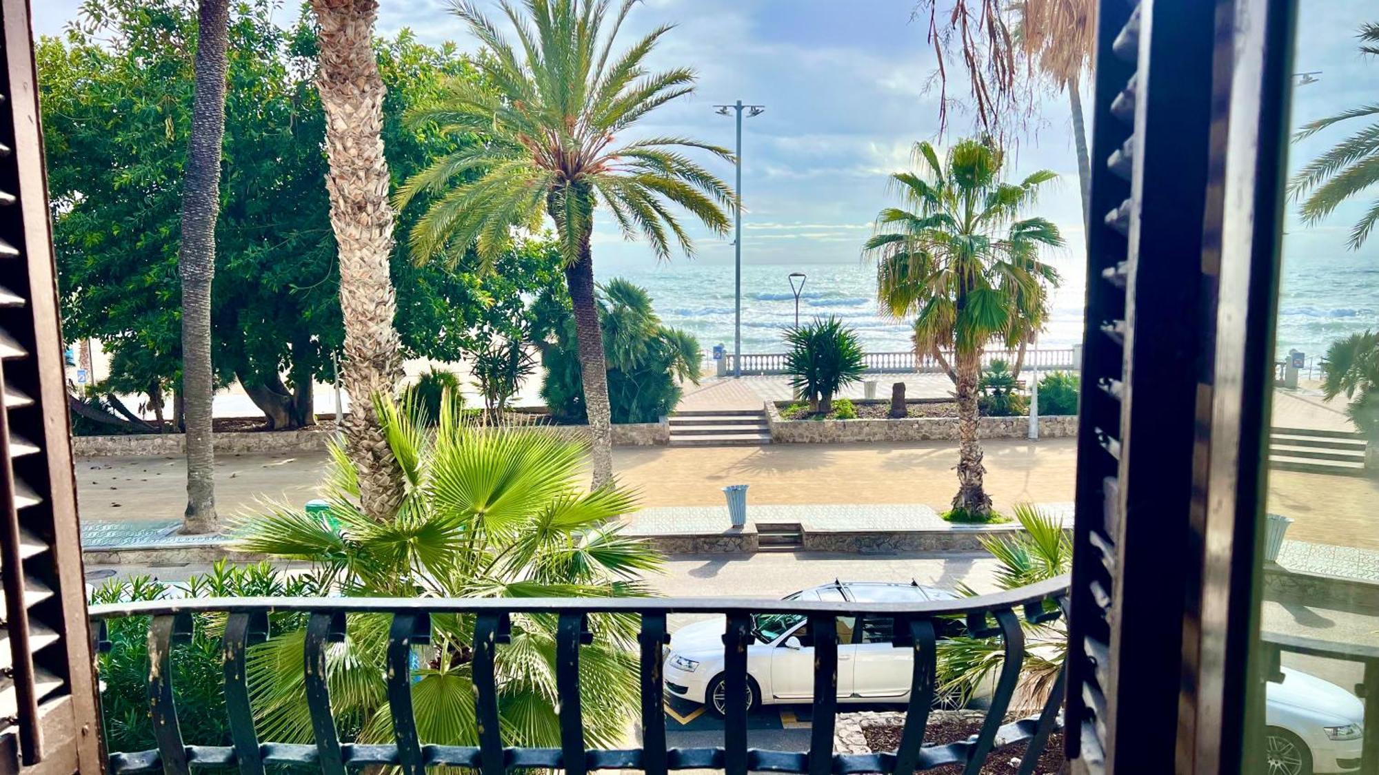 Seafront Refugio Batllo